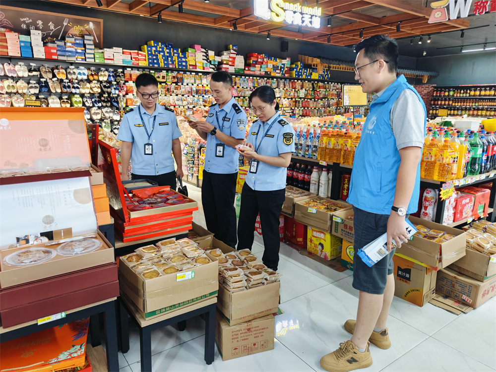 護(hù)航中秋食品安全，市場(chǎng)監(jiān)管所在行動(dòng)——筑牢食品銷售防線，守護(hù)萬家團(tuán)圓味